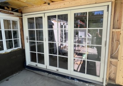 Sliding and folding doors with classic Scandinavian bars